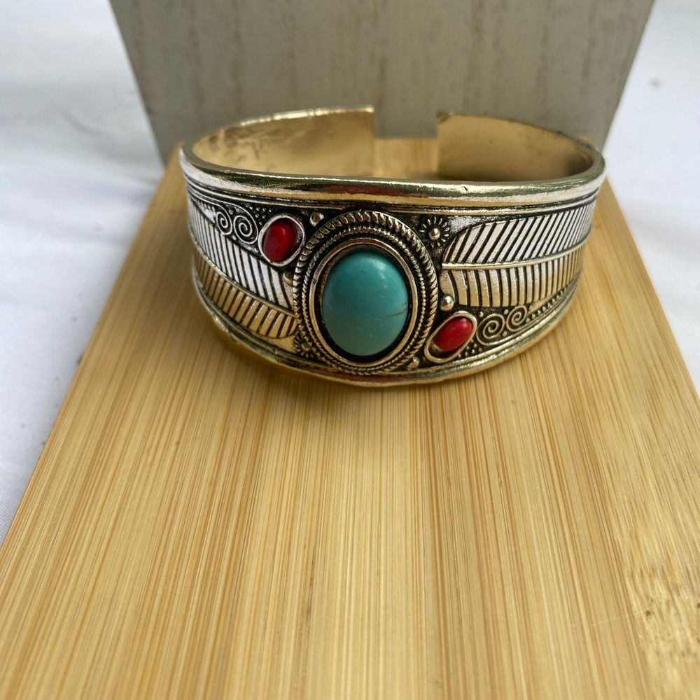 Elegant Gold and Turquoise Beaded Bracelet